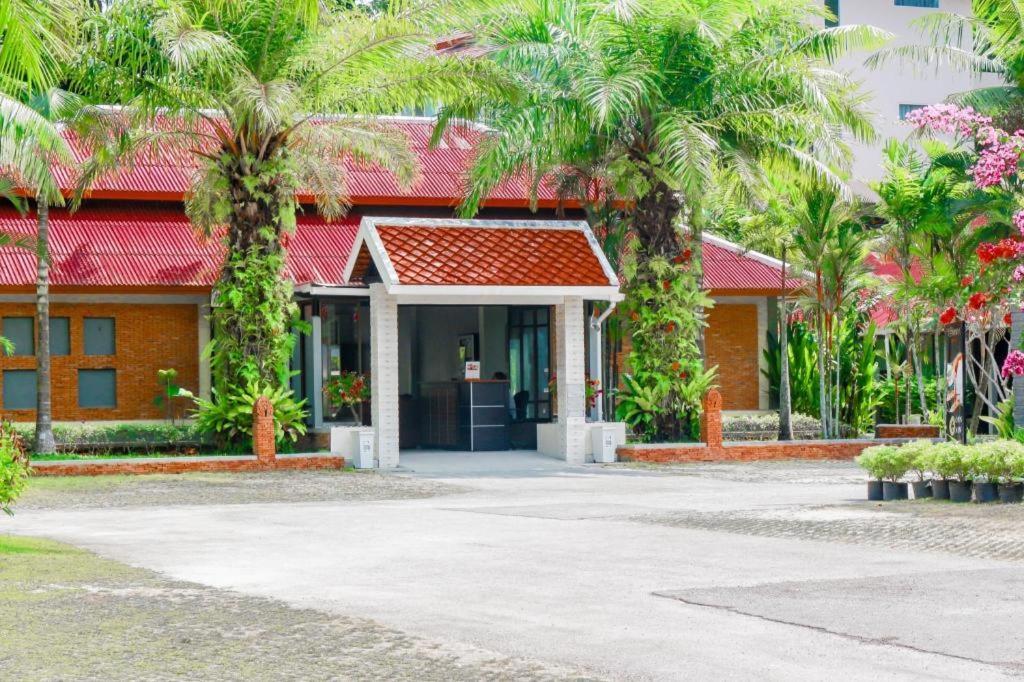 Royal Lee Resort And Spa Nai Yang Beach Extérieur photo